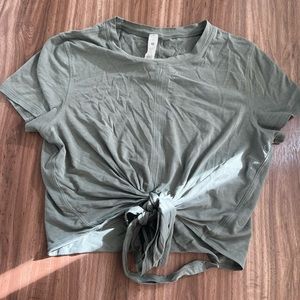 Lululemon crop top